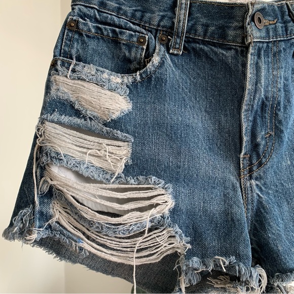 Vintage Levi’s 508 Distressed Denim Shorts - Picture 2 of 7